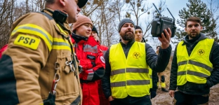 MEVA szkoli strażaków - innowacyjne ćwiczenia z dronami w powiecie oławskim