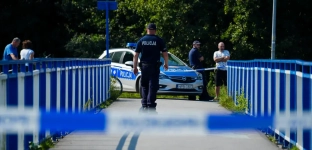 Policjanci na pomoc powodzianom