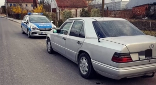 Prowadzili w stanie nietrzeźwości. Zostali zatrzymani przez policję