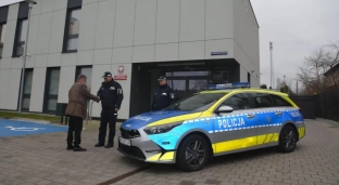 Nowy radiowóz trafił do jelczańskich policjantów