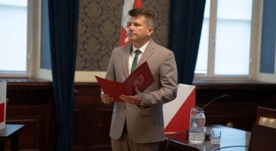 Ślubowanie radnych i burmistrza. Krzysztof Mazurek przewodniczącym Rady Miejskiej [ZDJĘCIA]