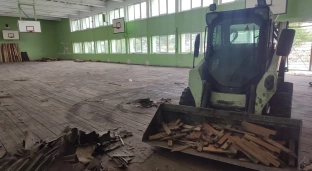 Jelcz-Laskowice: Trwa remont sali gimnastycznej