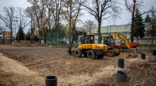 Trwa przebudowa Stadionu Miejskiego w Oławie - powstanie boisko ze sztuczną nawierzchnią