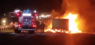 Bus stanął w płomieniach na A4. Kierowca zdążył uciec