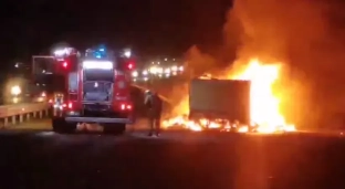 Bus stanął w płomieniach na A4. Kierowca zdążył uciec