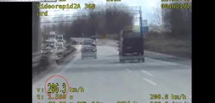 Pędził ponad 200 km/h po A4. Nie wiedział, że ściga się z policją