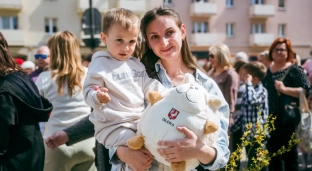 Pluszowa owieczka hitem akcji! Zabrakło ich szybciej niż sadzonek