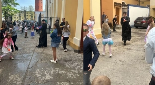 Śpiewająca schola i mokry Poniedziałek.  Apostolskie Nutki w akcji