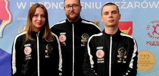 Zawodnicy LKS Polwicy Wierzbno z medalami