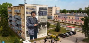 Tu sztuka spotyka motoryzację. Nowy mural już zdobi Jelcz-Laskowice