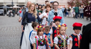 Muzycznie i tanecznie w sercu Oławy z okazji uchwalenia Konstytucji 3 Maja