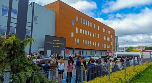 Strażacy wezwani do szkoły przy Iwaszkiewicza
