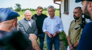Bakteria coli w wodzie. Nadal jest niezdatna do picia
