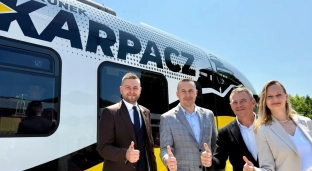 Kolej wraca do Karpacza po 25 latach! Pierwszy pociąg już na torach