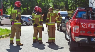 Alarm w Oławie. Służby sprawdzają samochód dostawczy
