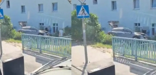 Wypadł z drogi na Oleśnickiej i zatrzymał się na drzewie