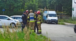 Bomba biologiczna i trujący proszek w samochodzie? Pijany mężczyzna wezwał służby