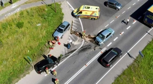 Wypadek na skrzyżowaniu Opolskiej i Polnej. Ruch wahadłowy i spore korki
