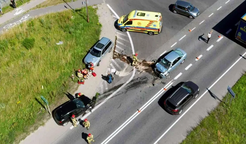 Wypadek na skrzyżowaniu Opolskiej i Polnej. Ruch wahadłowy i spore korki