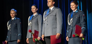 Święto Policji w Oławie. Awanse, medale, odznaczenia i podziękowania [ZDJĘCIA]