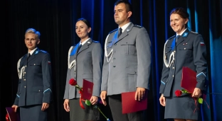 Święto Policji w Oławie. Awanse, medale, odznaczenia i podziękowania [ZDJĘCIA]