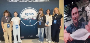 Kosmiczne spotkanie uczennic z Marcinkowic z polskim astronautą
