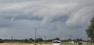 Niebezpieczna pogoda. Możliwe burze, silny wiatr i grad