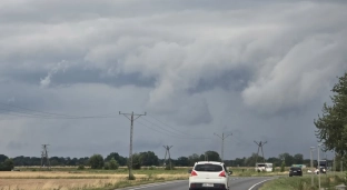 Niebezpieczna pogoda. Możliwe burze, silny wiatr i grad