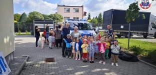 Policjanci uczyli przedszkolaków zasad bezpieczeństwa