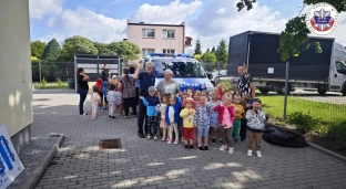 Policjanci uczyli przedszkolaków zasad bezpieczeństwa