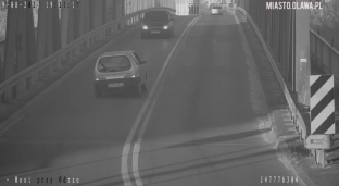 O włos od tragedii na moście. Pijany kierowca za kierownicą