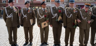 Oława odda hołd kombatantom. Defilada i wystawa wojskowa na rynku