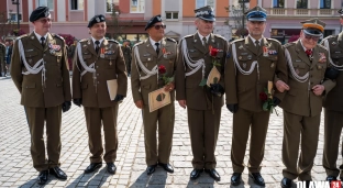 Oława odda hołd kombatantom. Defilada i wystawa wojskowa na rynku