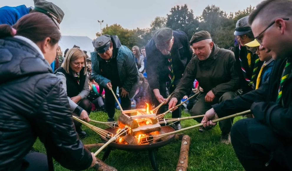 Harcerze z Oławy rozpoczęli Jubileuszowy Zlot od uroczystego ogniska