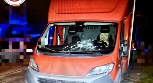 Awantura w Oławie zakończyła się zniszczeniem samochodu