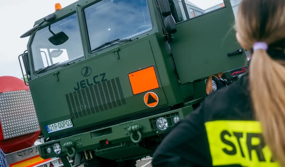 Serce Jelcza pozostaje w mieście? Rozbudowa fabryki w powiecie oławskim jeszcze nie teraz