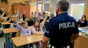 Policjanci przypominali o zasadach bezpieczeństwa