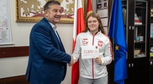 Nagroda wójta dla Mistrzyni Polski - Alicji Szarugi