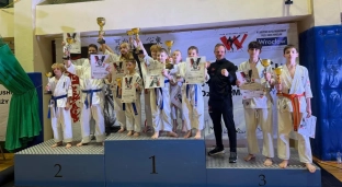 Dragon górą! Oławscy karatecy wracają z 14 pucharami