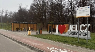 Jelcz-Laskowice z nowym centrum przesiadkowym