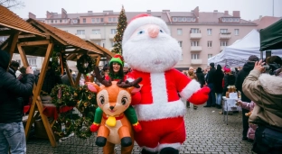 Oława w świątecznym klimacie. Trwa Bożonarodzeniowy Jarmark [GALERIA]