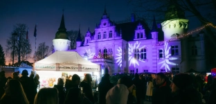 Jarmark w Jelczu-Laskowicach. Zapach świąt i blask choinki [GALERIA]