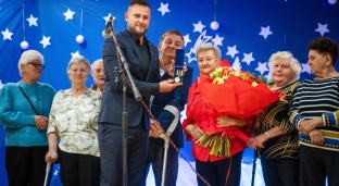 Bystrzycka Kalina ze Złotą Odznaką zasłużonych dla Województwa Dolnośląskiego