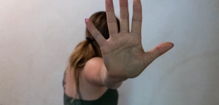 Groźby, wyzwiska i strach. Sprawca z nakazem i zakazem