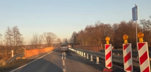Uwaga kierowcy! Zwężenie na kolejnym moście z Janikowa do Starego Górnika