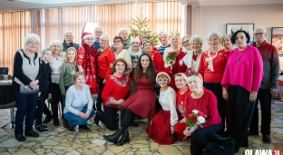 Świąteczny kiermasz Uniwersytetu Trzeciego Wieku w Oławie