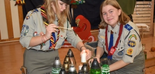 Betlejemskie Światło Pokoju dotarło do Oławy. Harcerze rozpoczęli Sztafetę Ognia