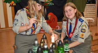 Betlejemskie Światło Pokoju dotarło do Oławy. Harcerze rozpoczęli Sztafetę Ognia