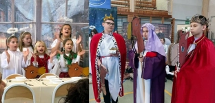 Jasełka, kolędy i szkolne sukcesy. Świąteczne spotkanie w Bystrzycy