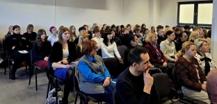 Debata o bezpieczeństwie młodzieży: wspólnie przeciw przemocy rówieśniczej